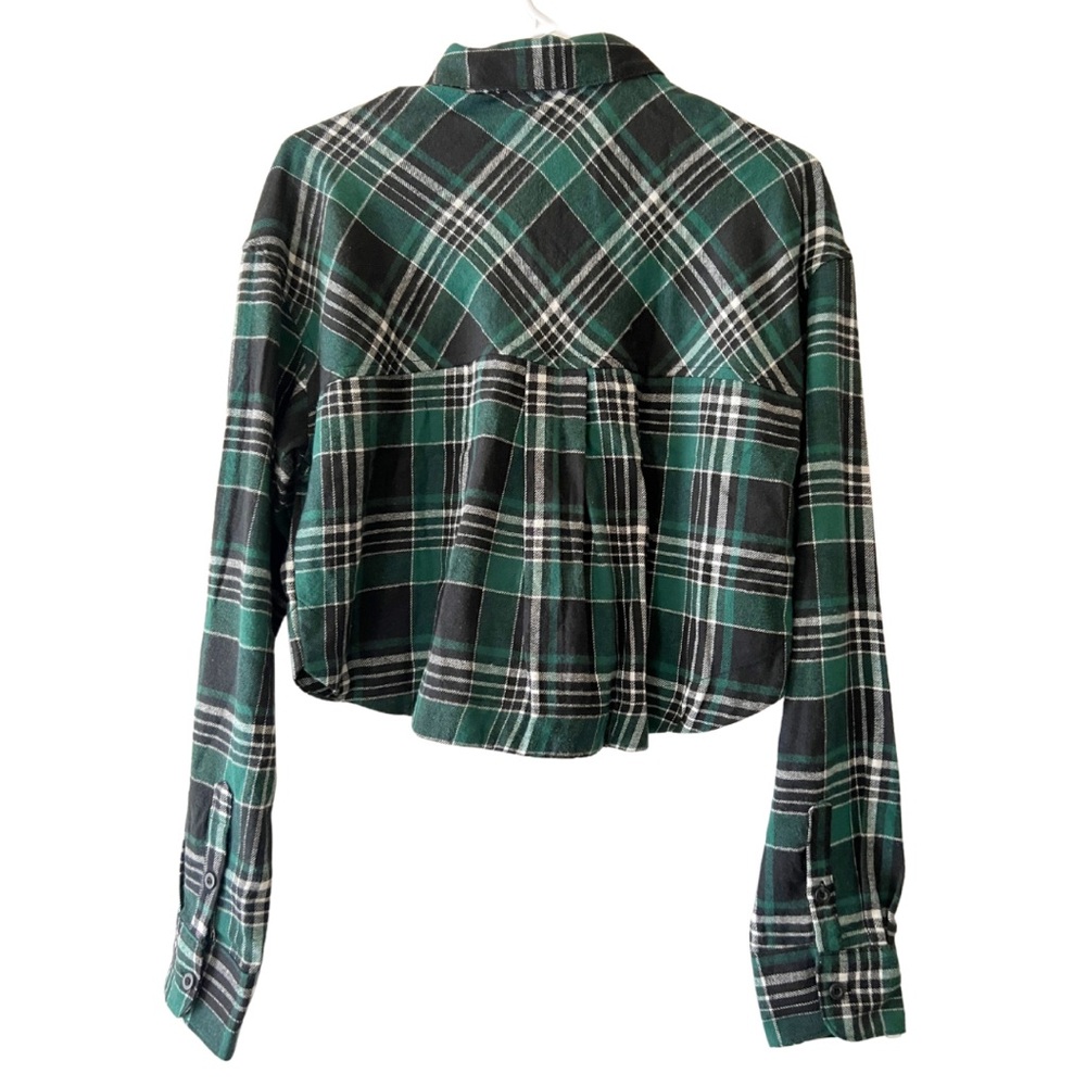 Weekends Everyday Women’s Green & Black Flannel Crop Top - Picture 2 of 9